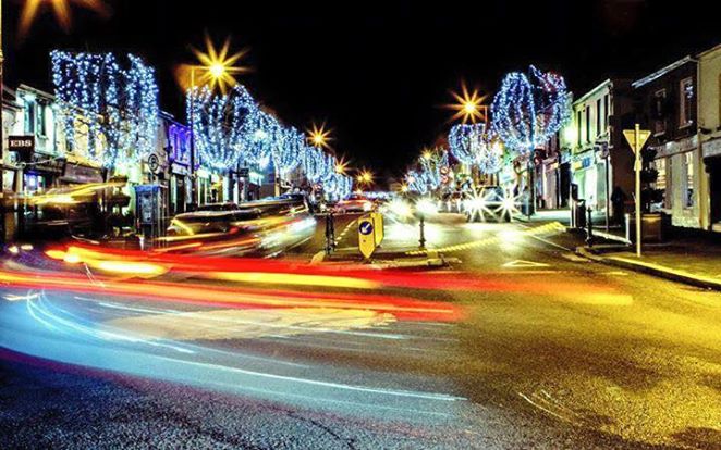 Święty Mikołaj i pokaz fajerwerków – włączenie światełek świątecznych w Gorey!
